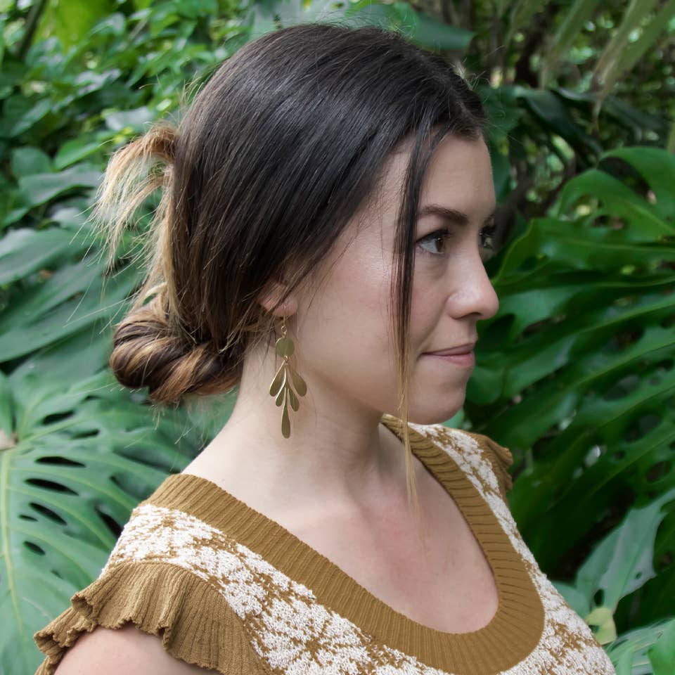 Graphic Leaf Earrings: Gold